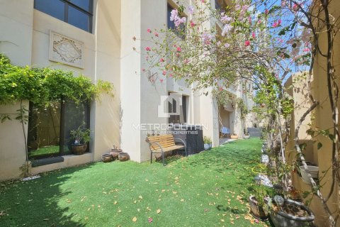Appartement à Old Town, Dubai, 2 chambres, 186 m², № 72773