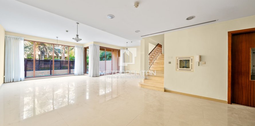 Townhouse in Jumeirah Islands, Dubai 4 bedrooms, 217 sq.m. № 73243
