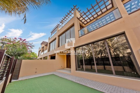 Adosado en Jumeirah Islands, Dubai, 4 dormitorios, 337 m², № 73251