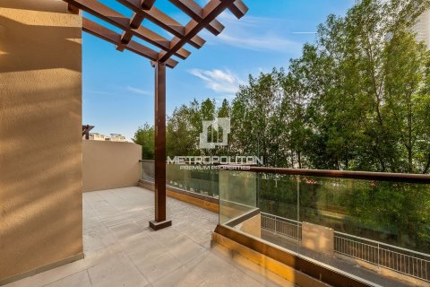 Adosado en Jumeirah Islands, Dubai, 4 dormitorios, 337 m², № 73251 - foto 20