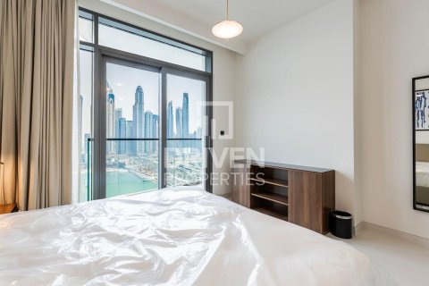 Снять в аренду квартиру в EMAAR Beachfront, Dubai Harbour, Дубай: 2 спальни, 106.75м², № 129968 - фото 4