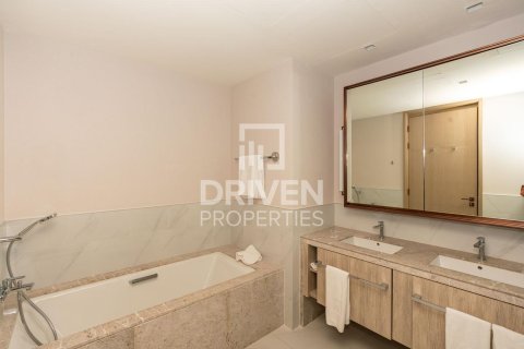 Снять в аренду квартиру в Address Harbour Point, Dubai Creek Harbour (The Lagoons), Дубай: 2 спальни, 101.73м², № 129858 - фото 13