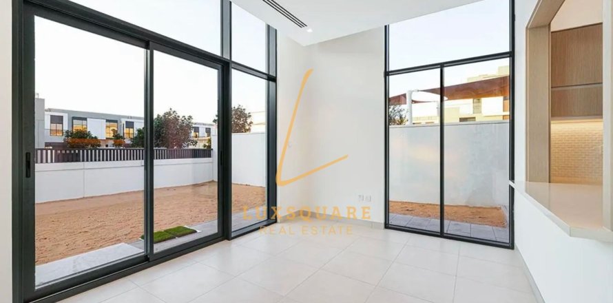 Villa in Al Furjan, Dubai 3 bedrooms, 238 sq.m. № 112346