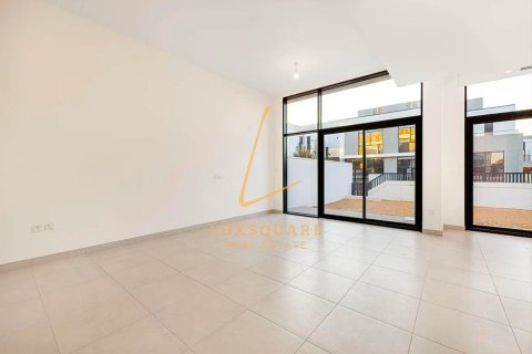 Villa in Al Furjan, Dubai 3 bedrooms, 238 sq.m. № 112346 - photo 18