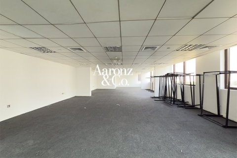Office in Dubai Investment Park, Dubai 4015 sq.m. № 112327 - photo 3