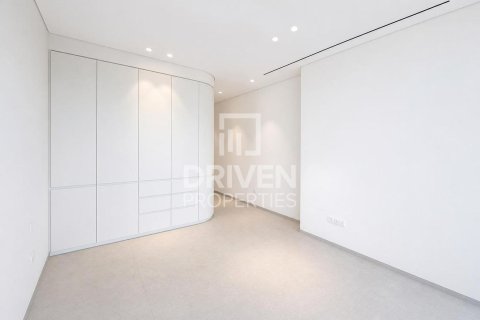 Apartment in Jumeirah, Dubai 4 bedrooms, 275.83 sq.m. № 138149 - photo 9