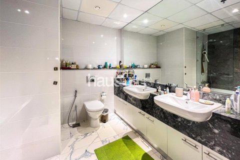 Снять в аренду квартиру в Al Habtoor City, Бизнес-Бэй, Дубай: 2 спальни, 127м², № 45172 - фото 9