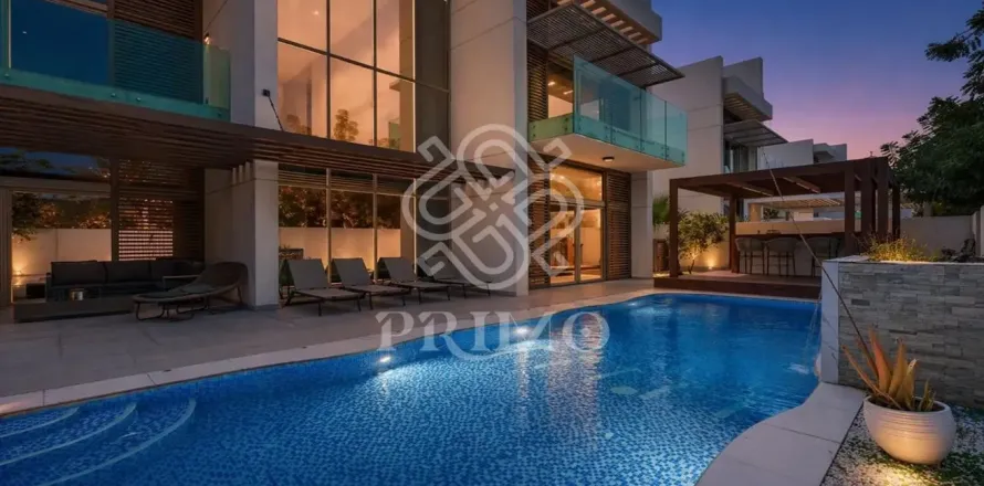 Villa in Jumeirah Village Circle, Dubai 5 bedrooms, 783 sq.m. № 113094