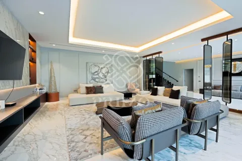 Villa in Jumeirah Village Circle, Dubai 5 bedrooms, 783 sq.m. № 113094 - photo 2