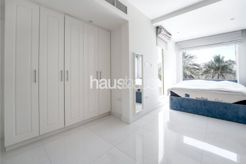 Villa en Jumeirah Islands, Dubai, 4 dormitorios, 576 m², № 43321 - foto 19