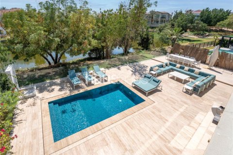 Villa en Jumeirah Islands, Dubai, 4 dormitorios, 576 m², № 43321