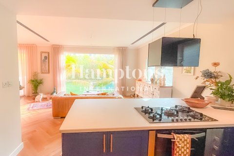 Villa in Jumeirah Park Homes, Jumeirah Park, Dubai 3 bedrooms, 510.037 sq.m. № 110472