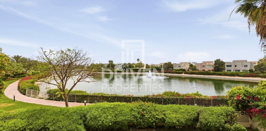 Вилла в Meadows, Дубай, 5 спален, 597.18м², № 127787
