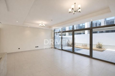 Villa in Liwan, Dubai Land, Dubai 5 bedrooms, 301.47 sq.m. № 143206