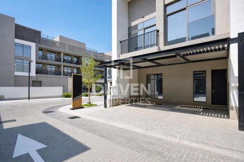 Villa in Liwan, Dubai Land, Dubai 5 bedrooms, 301.38 sq.m. № 143205