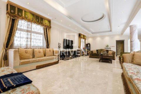 Снять в аренду виллу в Al Barsha South, Аль-Барша, Дубай: 5 спален, 678.19м², № 128340 - фото 3
