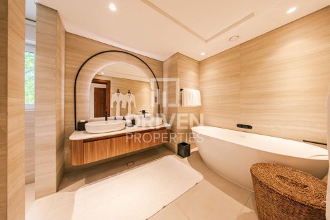 Снять в аренду виллу в Dubai Creek Golf and Yacht Club Residences, Аль-Гархуд, Дубай: 4 спальни, 3461.01м², № 128339 - фото 25