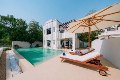 Снять в аренду виллу в Dubai Creek Golf and Yacht Club Residences, Аль-Гархуд, Дубай: 4 спальни, 3461.01м², № 128339 - фото 2