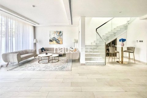 Вилла в Jumeirah Park, Дубай, 4 спальни, 188м², № 44895