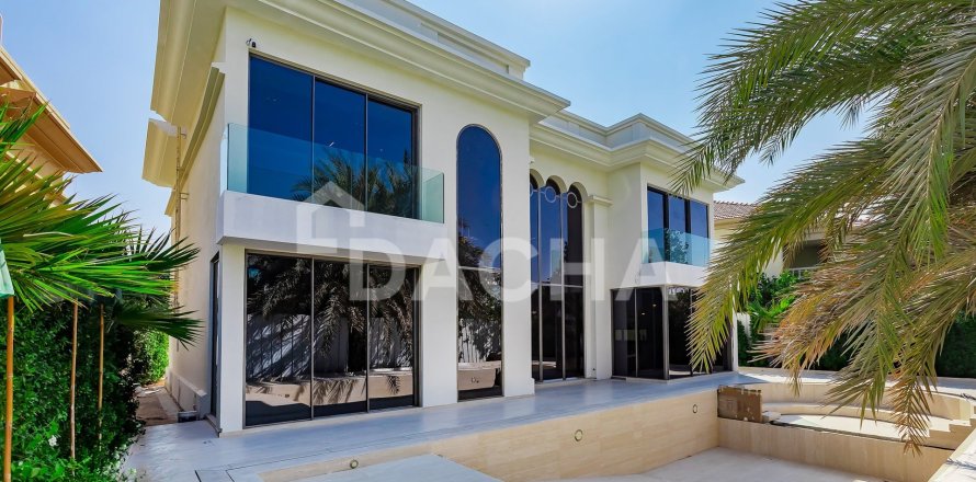 Villa in Jumeirah Islands, Dubai 5 bedrooms, 539 sq.m. № 114858