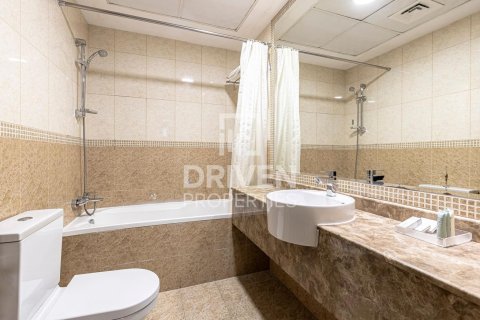 Снять в аренду квартиру в Al Barsha 1, Аль-Барша, Дубай: 2 спальни, 120.03м², № 127870 - фото 11