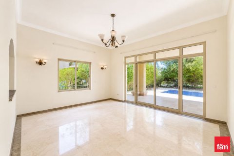 Villa in Jumeirah Islands, Dubai 4 bedrooms, 989.1 sq.m. № 111829 - photo 15