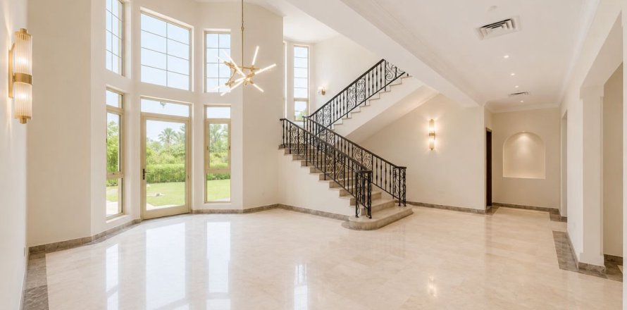 Villa in Jumeirah Islands, Dubai 4 bedrooms, 989.1 sq.m. № 111829