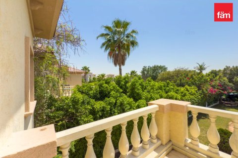 Villa in Jumeirah Islands, Dubai 4 bedrooms, 989.1 sq.m. № 111829 - photo 4
