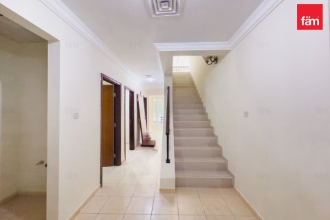 Villa in Jumeirah Islands, Dubai 4 bedrooms, 989.1 sq.m. № 111829 - photo 11