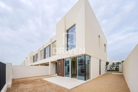 Townhouse in The Valley, Dubai 4 bedrooms, 258.08 sq.m. № 138679