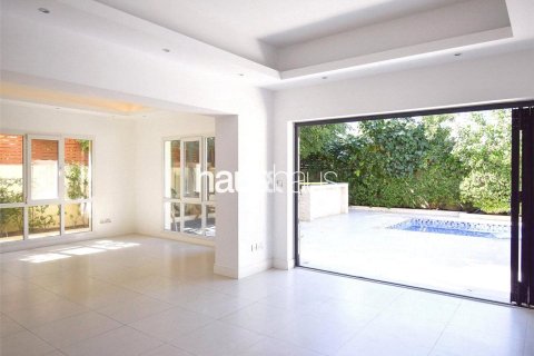 Villa en Meadows, Dubai, 4 dormitorios, 390 m², № 44744 - foto 3