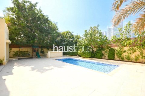 Villa en Meadows, Dubai, 4 dormitorios, 390 m², № 44744 - foto 9