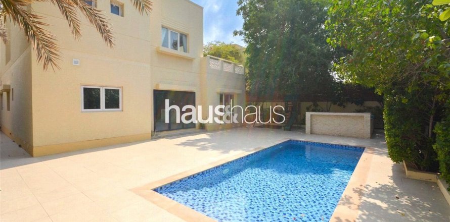 Villa en Meadows, Dubai, 4 dormitorios, 390 m², № 44744