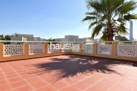 Villa en Meadows, Dubai, 4 dormitorios, 390 m², № 44744 - foto 15