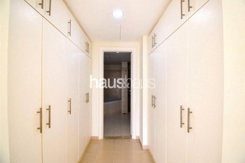 Villa à Meadows, Dubai, 5 chambres, 418 m², № 44746 - photo 12