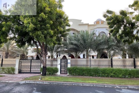Villa in Sector E, Emirates Hills, Dubai 7 bedrooms, 1723.7 sq.m. № 9053