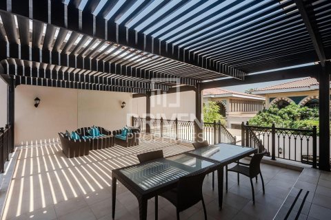 Снять в аренду виллу в The Crescent, Пальма Джумейра, Дубай: 4 спальни, 368.55м², № 128813 - фото 19