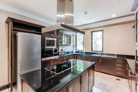 Снять в аренду виллу в The Crescent, Пальма Джумейра, Дубай: 4 спальни, 368.55м², № 128813 - фото 5