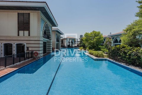 Снять в аренду виллу в The Crescent, Пальма Джумейра, Дубай: 4 спальни, 368.55м², № 128813 - фото 28