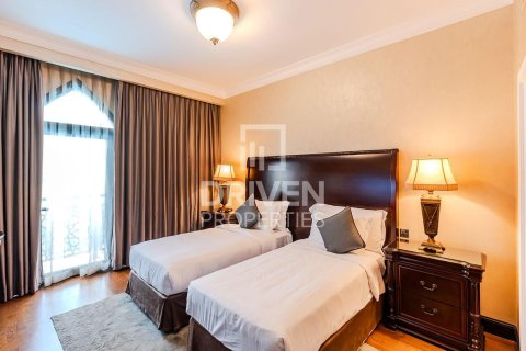 Снять в аренду виллу в The Crescent, Пальма Джумейра, Дубай: 4 спальни, 368.55м², № 128813 - фото 13