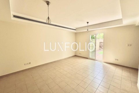 Снять в аренду таунхаус в Al Reem, Арабиан Ранчес, Дубай: 3 спальни, 227м², № 46367 - фото 5