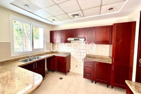 Снять в аренду таунхаус в Al Reem, Арабиан Ранчес, Дубай: 3 спальни, 227м², № 46367 - фото 7