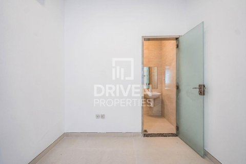 Снять в аренду виллу в Nadd Al Sheba, Дубай: 6 спален, 1589.57м², № 128960 - фото 23