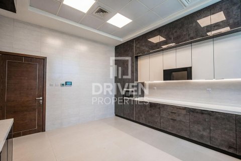 Снять в аренду виллу в Nadd Al Sheba, Дубай: 6 спален, 1589.57м², № 128960 - фото 13