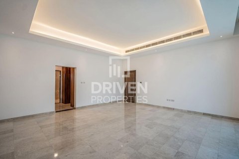 Снять в аренду виллу в Nadd Al Sheba, Дубай: 6 спален, 1589.57м², № 128960 - фото 17