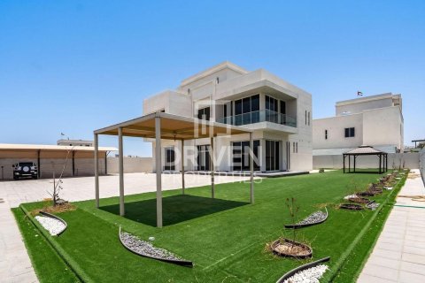 Снять в аренду виллу в Nadd Al Sheba, Дубай: 6 спален, 1589.57м², № 128960 - фото 2