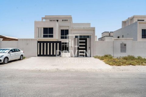Вилла в Nadd Al Sheba, Дубай, 6 спален, 1589.57м², № 128960