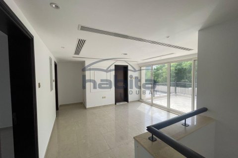 Villa in Jumeirah, Dubai 5 bedrooms, 371.1 sq.m. № 7686 - photo 15