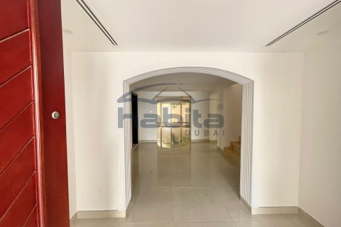 Villa in Jumeirah, Dubai 5 bedrooms, 371.1 sq.m. № 7686 - photo 9
