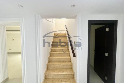 Villa in Jumeirah, Dubai 5 bedrooms, 371.1 sq.m. № 7686 - photo 27